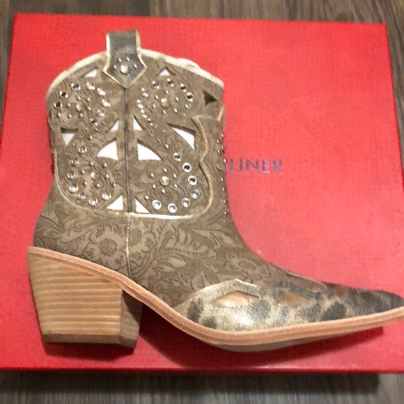 Donald J Pliner booties - Picture 3 of 5